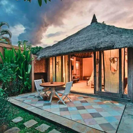 Vanshika 1 Bedroom Garden Villa Shared Pool Zn219